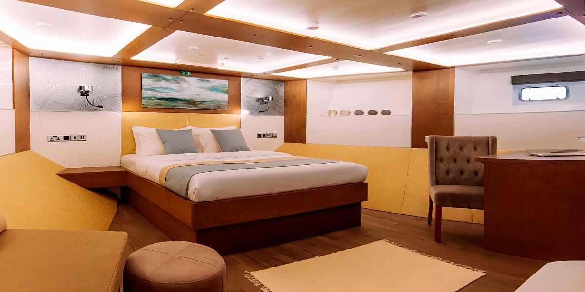 Аренда 31 метровой мега яхты Alice на Мальдивах - всё включено